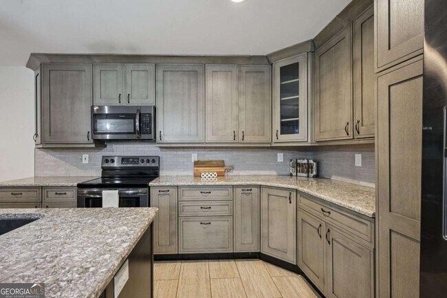 Building Photo - 7379 N Mitchell Ct