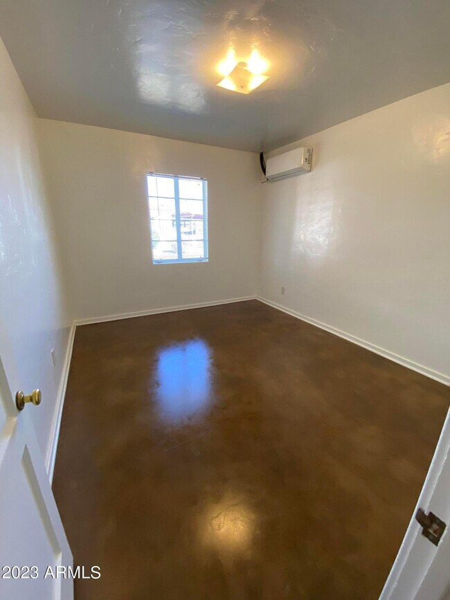 Building Photo - 1530 W Mulberry Dr