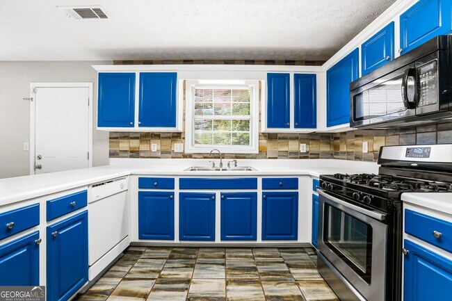 Building Photo - 690 Burnham Ridge