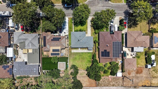 Building Photo - Charming Fullerton Cul-de-Sac Home with Large Yard & Detached Garage