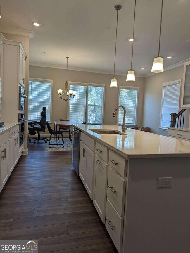 Building Photo - 201 Spike Trl SE