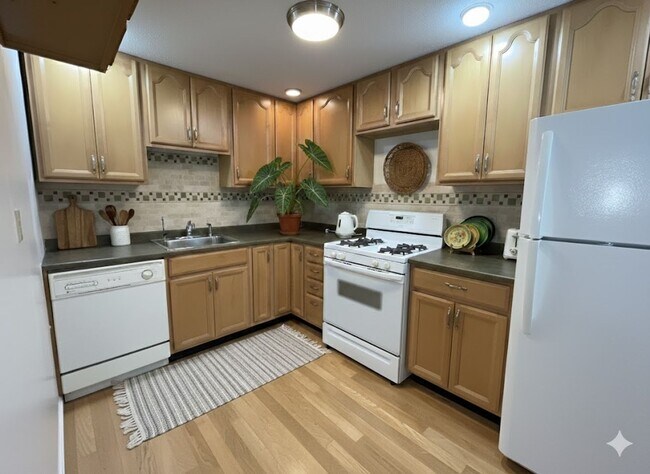 Building Photo - 34 Newhall St