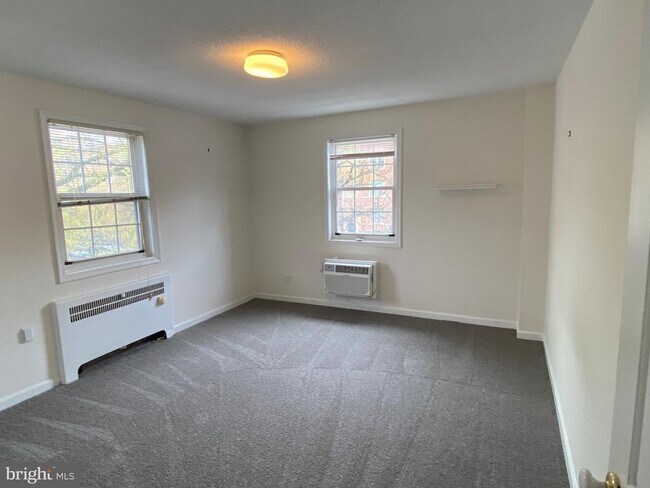 Building Photo - 4378 N Pershing Dr