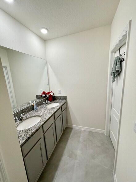 Building Photo - 848 Brooklet Dr
