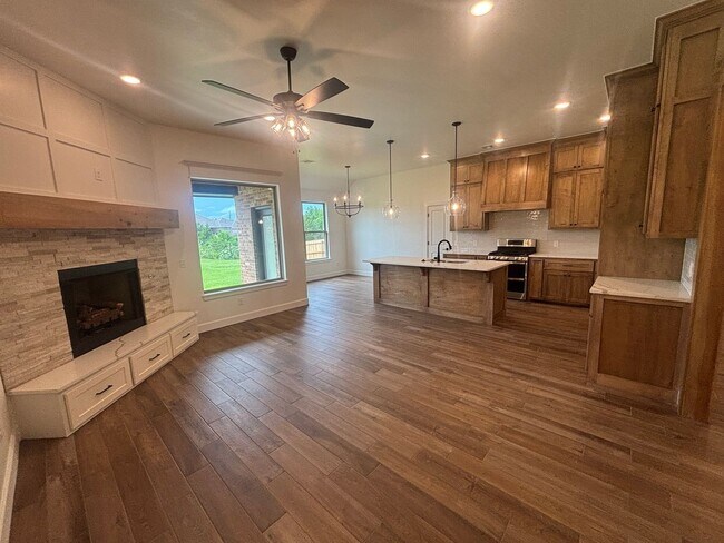 Building Photo - 1900 Inglenook Dr