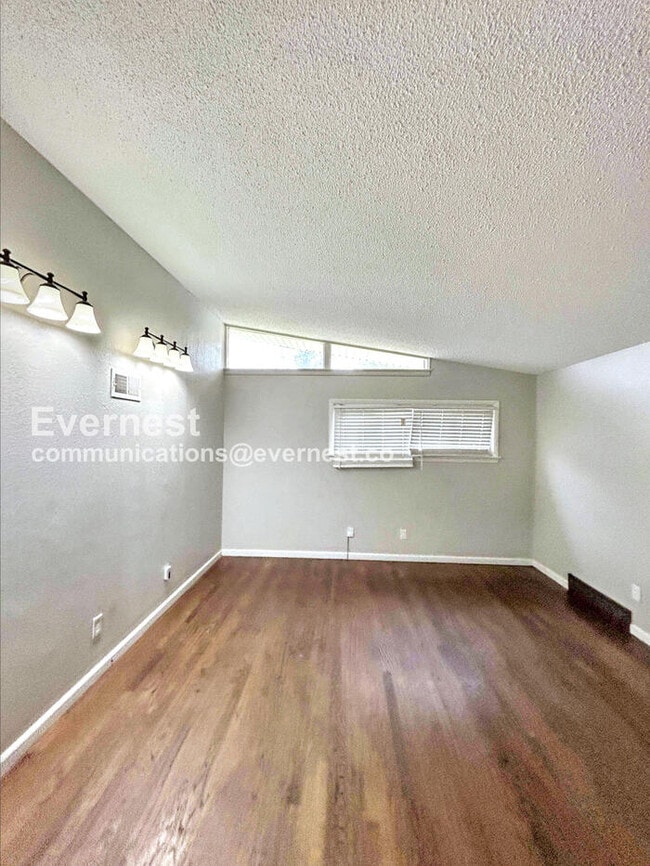 Building Photo - 1130 Trampe Ave