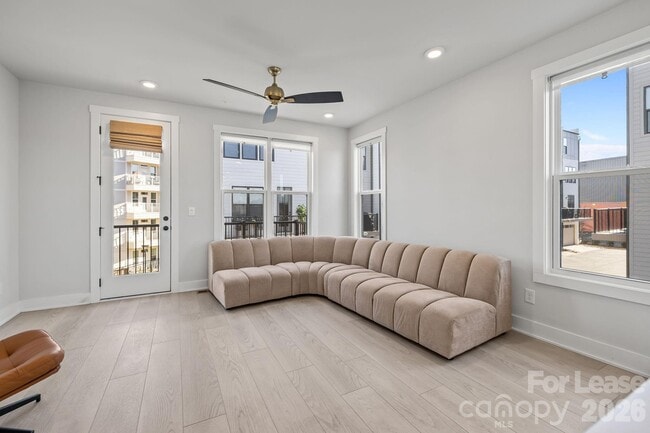 Building Photo - 1925 Dunavant St