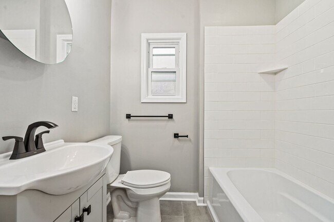 Building Photo - 301 Rochelle St