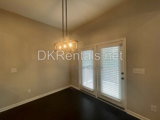 Building Photo - 944 Hewitt Dr SE