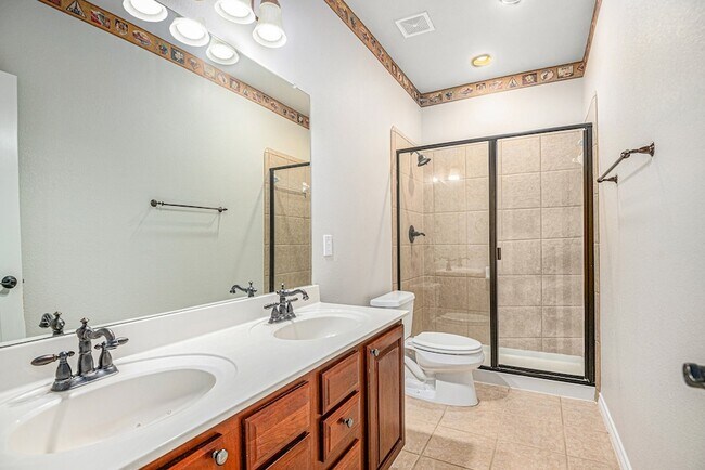 Building Photo - 605 Port Royale Way