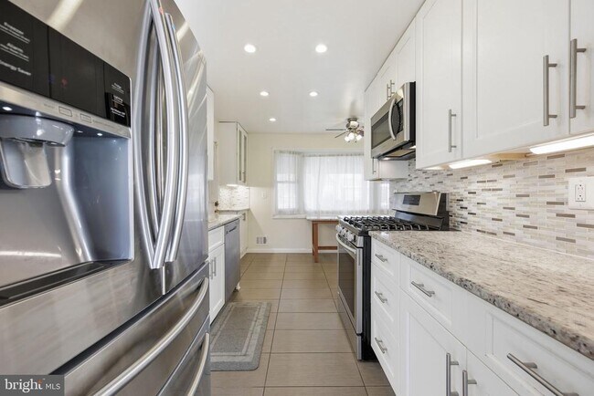 Building Photo - 1721 University Blvd W