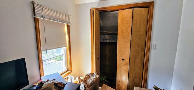 Building Photo - Must-See Spacious 3-bedroom/1-Bath Unit Brighton