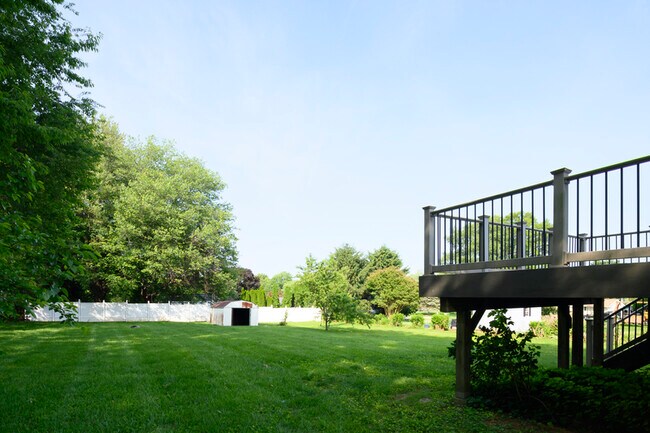 Building Photo - 102 Roosevelt Rd