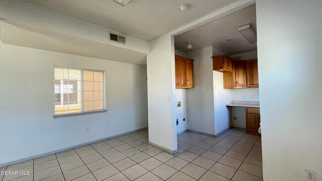 Building Photo - 2717 Idalia Ave