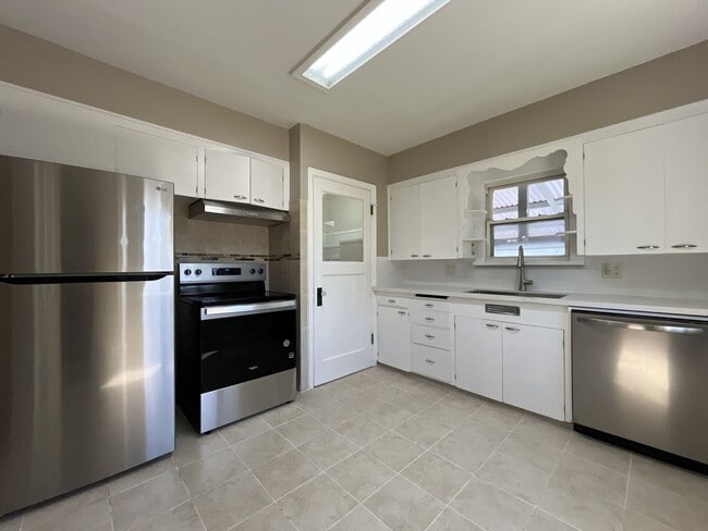 Building Photo - Bright and Welcoming Home with Modern Kitchen, Expansive Backyard & Flexible Living Space