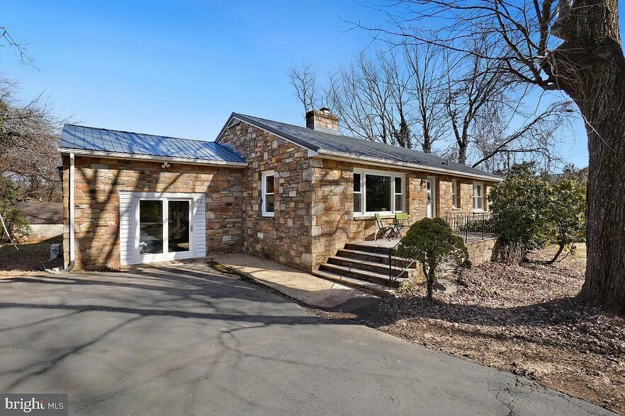 Building Photo - 87 Fisher Ln