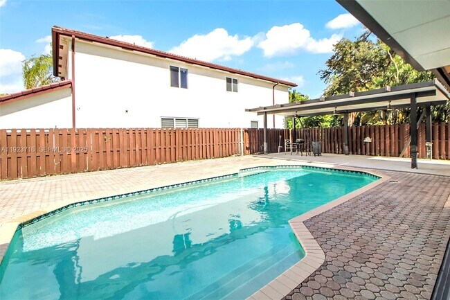 Building Photo - 15875 SW 149th Ln