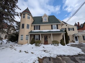 Building Photo - 416 Main St