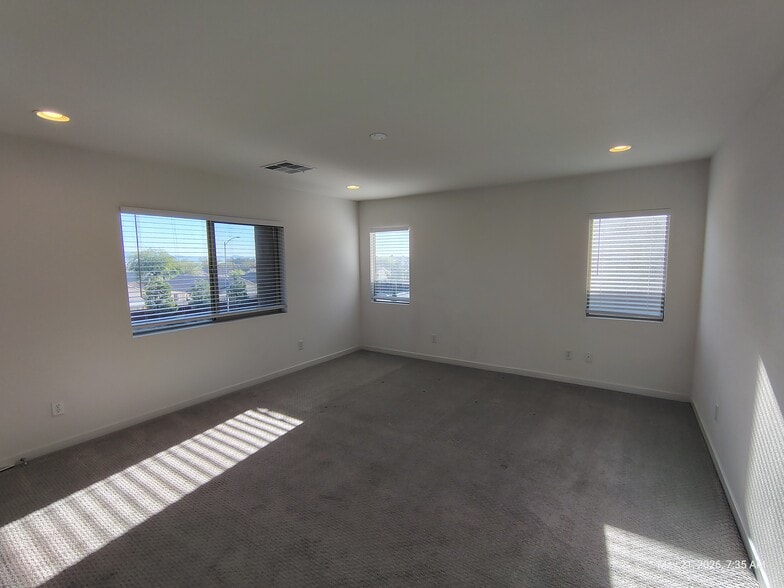 Building Photo - 9648 Sunstone Sparkle Ave