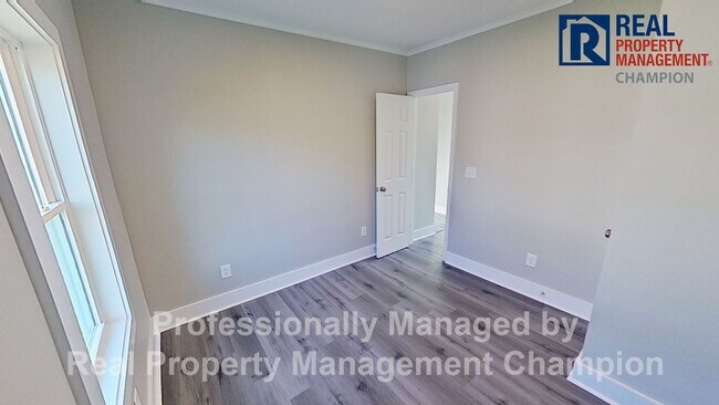 Building Photo - Updated 3 BD/1.5 BA Home in the Heart of Downtown Wilmington