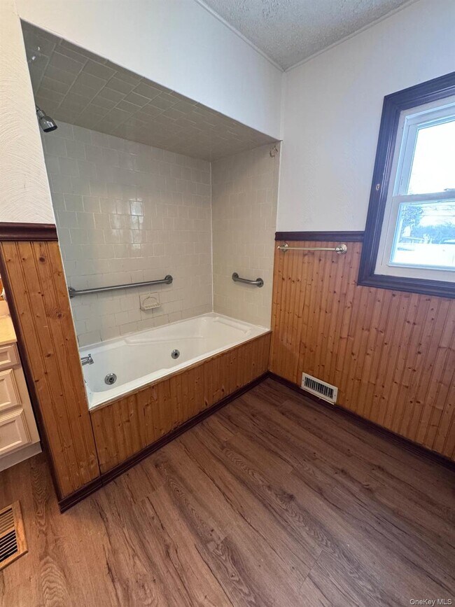 Building Photo - 709 Tower Ave