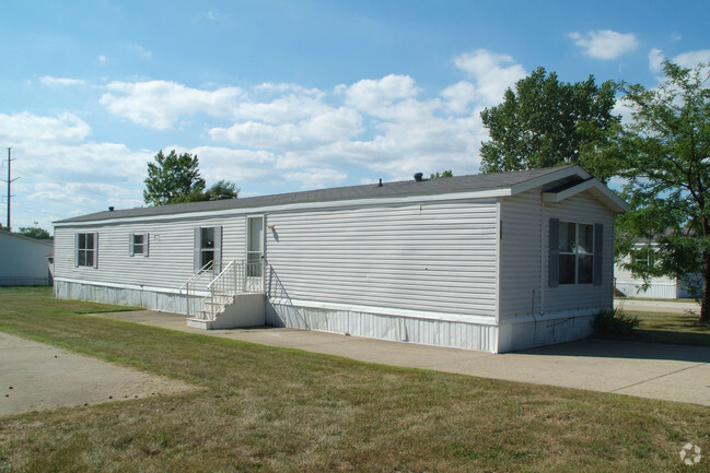 Building Photo - Parkwood Mobile Home Community