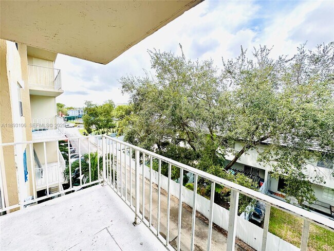 Building Photo - 1805 Sans Souci Blvd