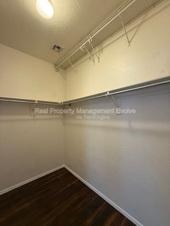Building Photo - 13444 W Rhine Ln