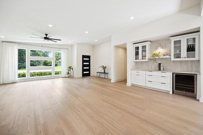 Building Photo - 10159 Brinwood Dr