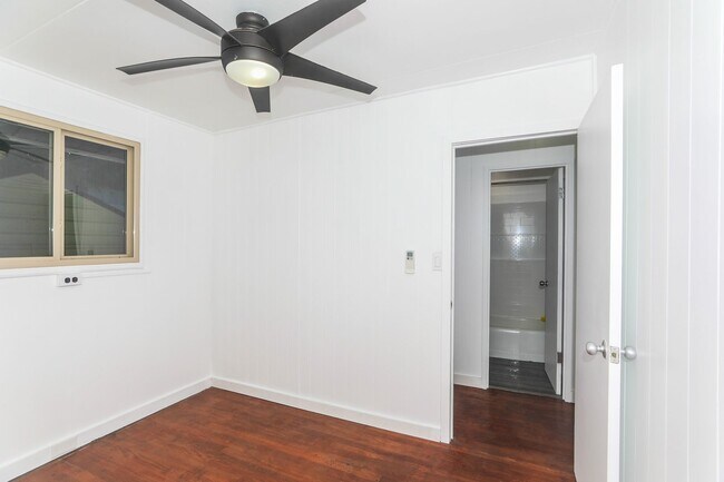 Building Photo - BK-1520