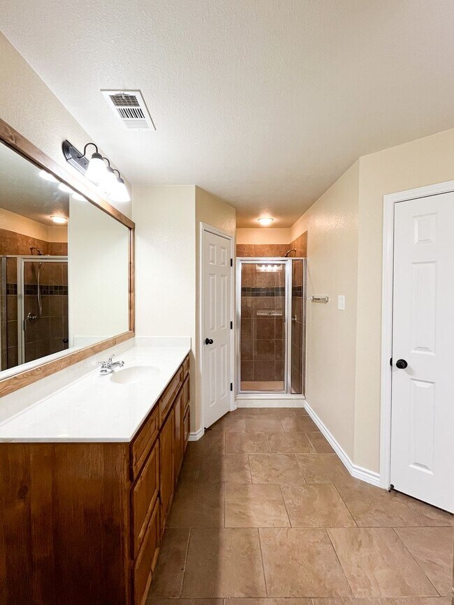 Building Photo - Available 7/16/2025 Beautiful 1 story, 4 b...