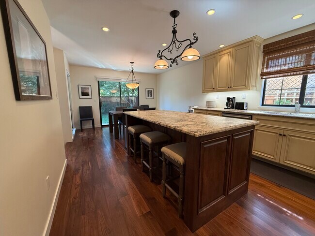 Building Photo - 6484 Heather St