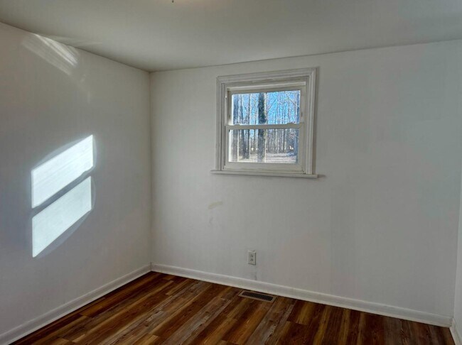 Building Photo - 2516 Hinson Rd