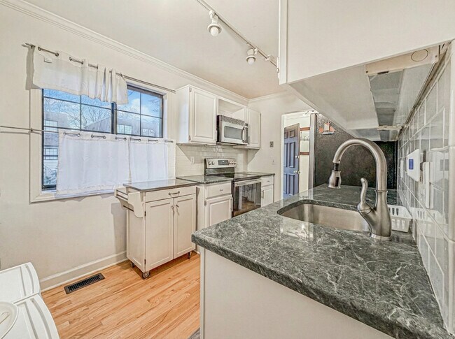 Building Photo - 202 Soundview Ave