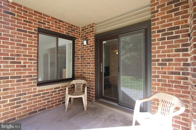 Building Photo - 18050 Chalet Dr