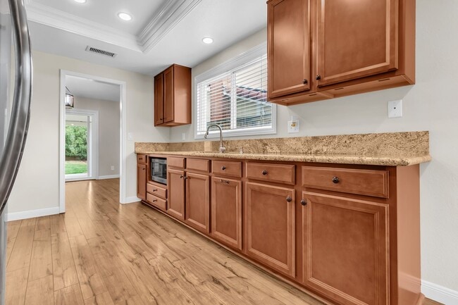 Building Photo - 244 White Oak Rd