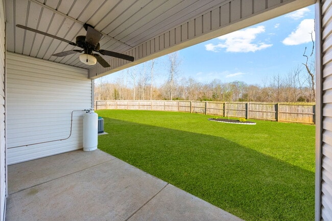 Building Photo - 1676 Putnam Dr