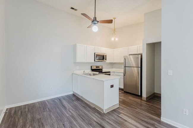 Building Photo - 920 S Dawson Way
