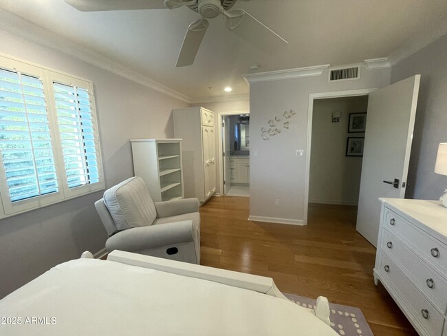 Building Photo - 8526 E Vista Del Lago