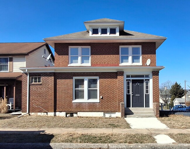 Building Photo - 201 W Granada Ave