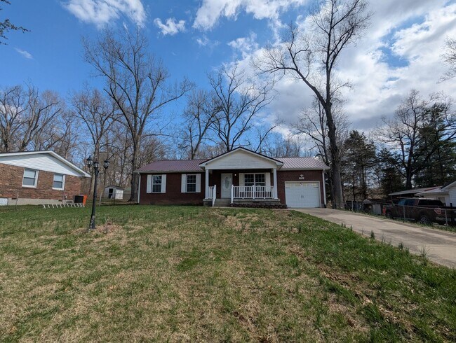 Building Photo - 3 Bedroom Home in Radcliff Near Ft. Knox!