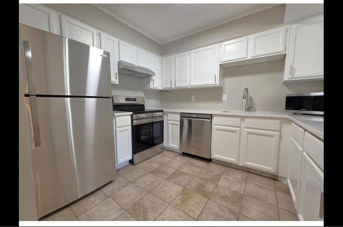 Building Photo - 4710 Lenore Ln