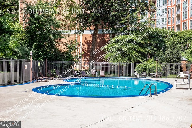 Building Photo - 5300 Columbia Pike