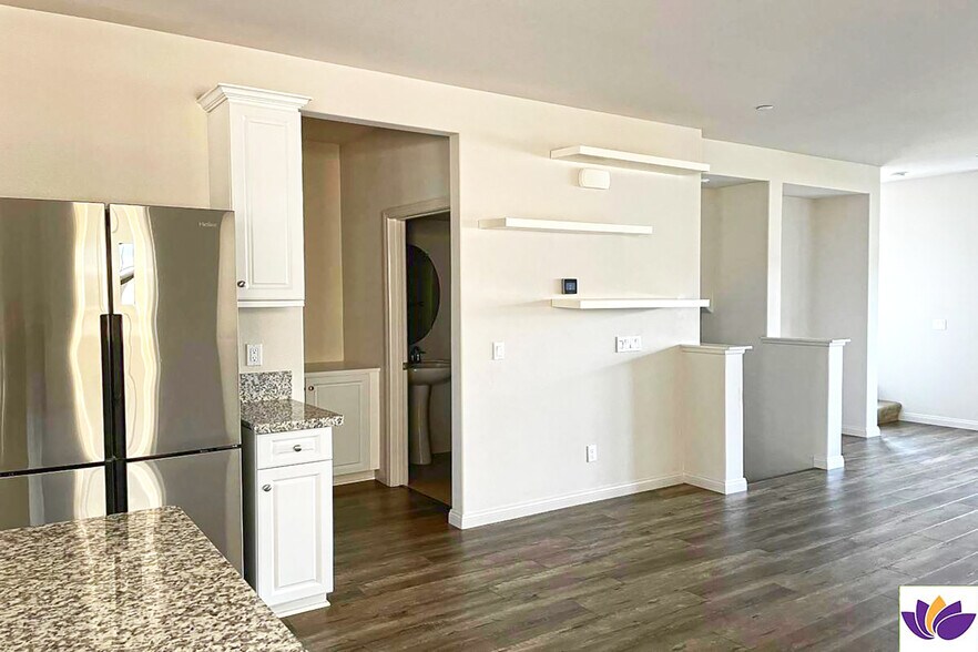 Building Photo - 7245 N Maple Rd