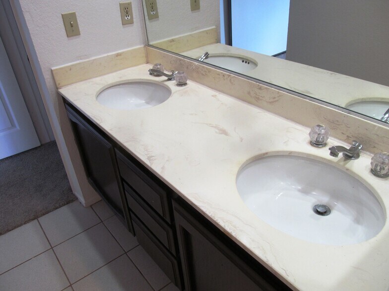 Master bath vanity - 11422 Madera Rosa Way