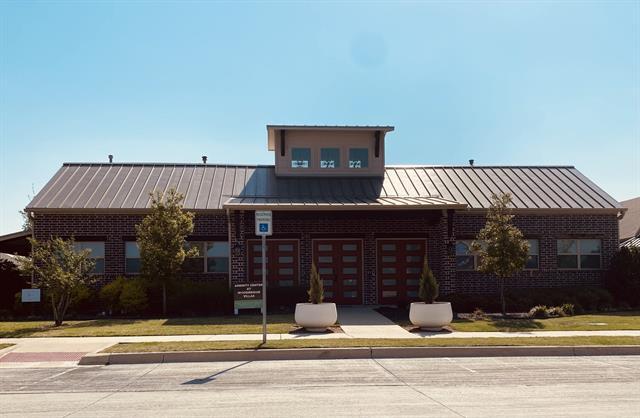 Building Photo - 615 Cloverleaf Dr