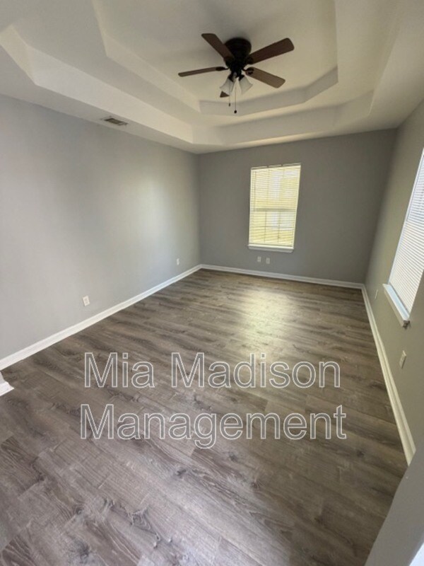 Building Photo - 319 W 31st St