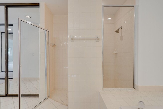 Building Photo - 223 E River Park Dr