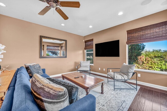 Building Photo - 1520 Taos Ln