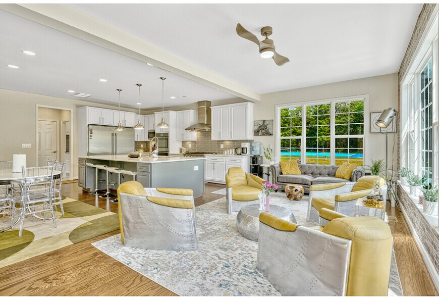 Morning room and kitchen - 15514 Compton Rd